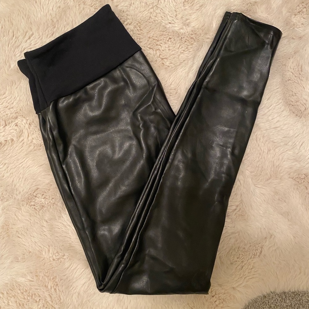 NWOT Assets By Spanx Faux Leather Leggings